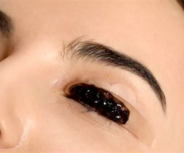 eyelash-tinting